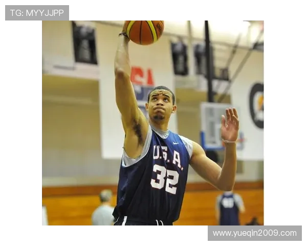 麦基抵达北京 张云松带队接机暖心签名 麦基抵达北京 张云松带队接机暖心签名